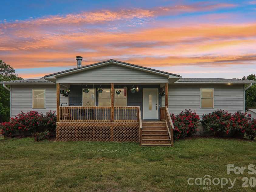 527 Trammell Avenue, Canton, NC 28716.  MLS# CAR4383238, YatesRealty ID 27854. 