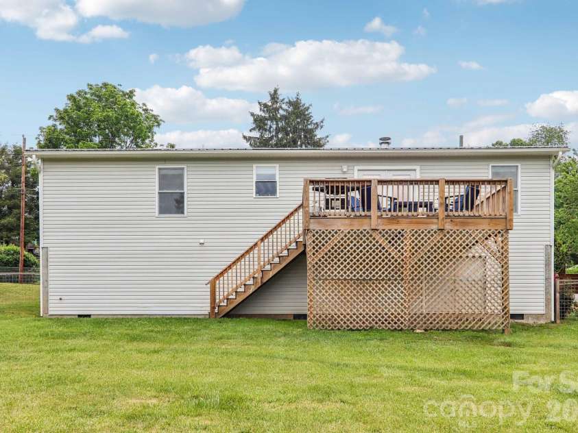 527 Trammell Avenue, Canton, NC 28716.  MLS# CAR4383238, YatesRealty ID 27854. 