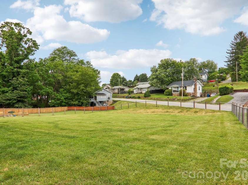 527 Trammell Avenue, Canton, NC 28716.  MLS# CAR4383238, YatesRealty ID 27854. 