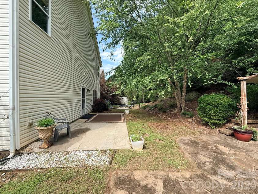 115 Thorsen Drive, Mooresville, NC 28117.  MLS# CAR4389151, YatesRealty ID 27855. 