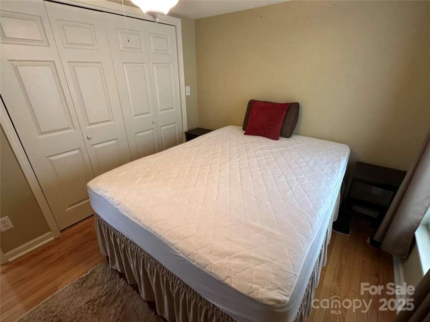 122 Maple Street, New London, NC 28127.  MLS# CAR4281600, YatesRealty ID 27856. 