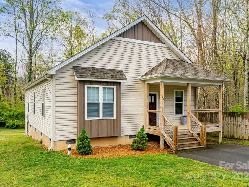220 Mount Allen Heights, Black Mountain, NC 28711.  MLS# CAR4239586, YatesRealty ID 27857. 