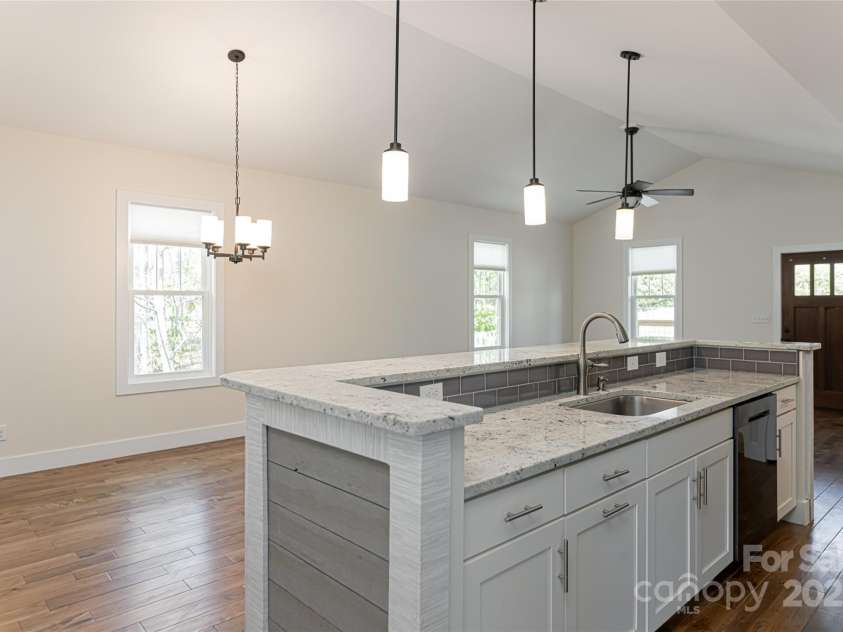 220 Mount Allen Heights, Black Mountain, NC 28711.  MLS# CAR4239586, YatesRealty ID 27857. 