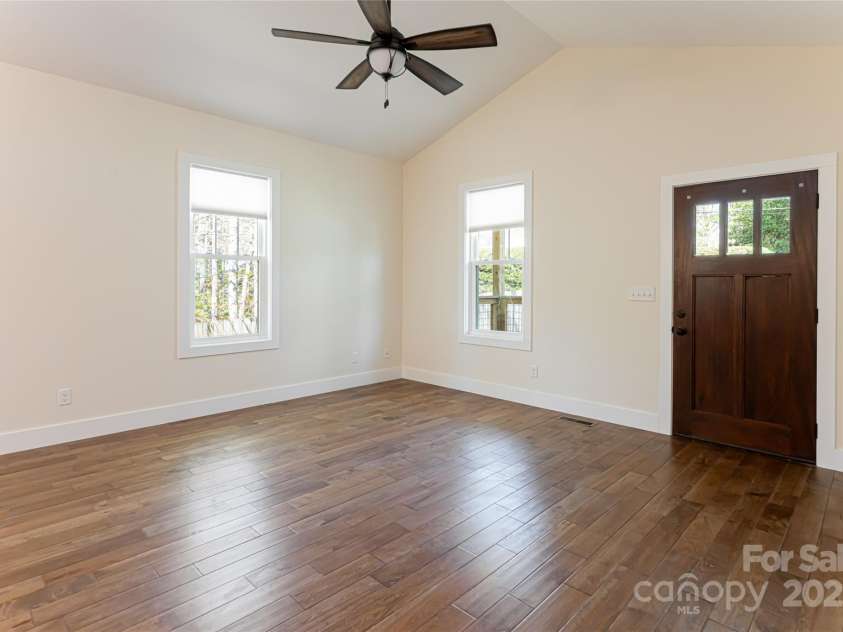 220 Mount Allen Heights, Black Mountain, NC 28711.  MLS# CAR4239586, YatesRealty ID 27857. 