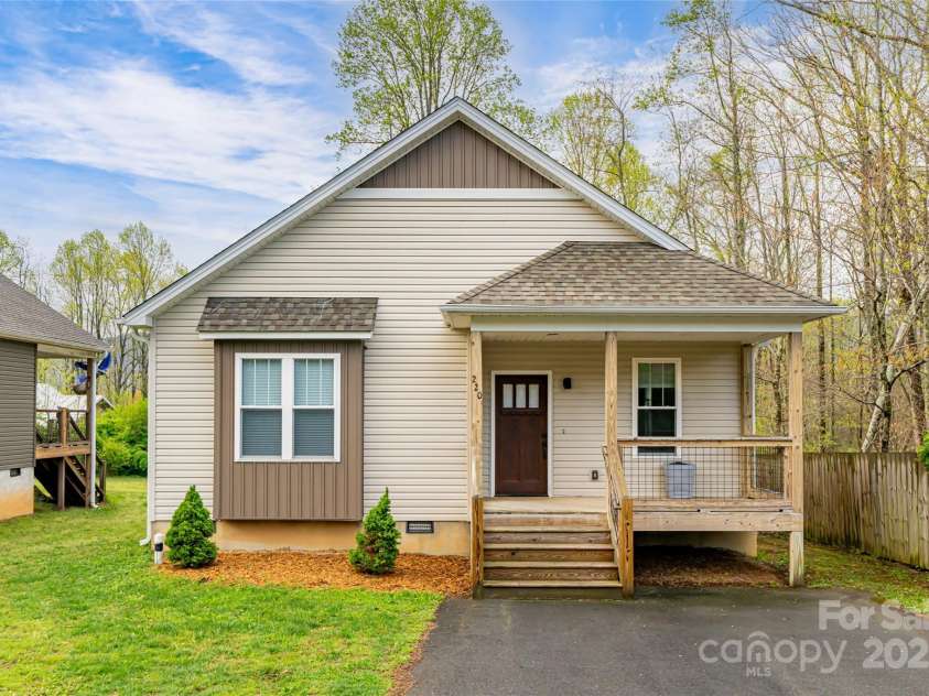 220 Mount Allen Heights, Black Mountain, NC 28711.  MLS# CAR4239586, YatesRealty ID 27857. 