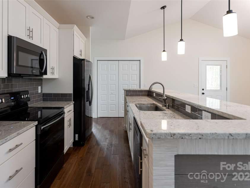 220 Mount Allen Heights, Black Mountain, NC 28711.  MLS# CAR4239586, YatesRealty ID 27857. 