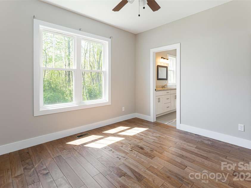 220 Mount Allen Heights, Black Mountain, NC 28711.  MLS# CAR4239586, YatesRealty ID 27857. 