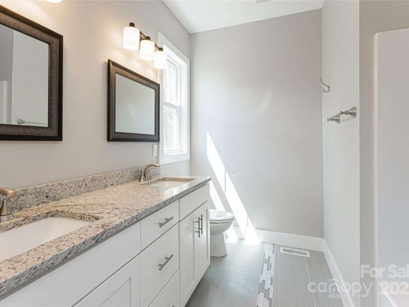 220 Mount Allen Heights, Black Mountain, NC 28711.  MLS# CAR4239586, YatesRealty ID 27857. 