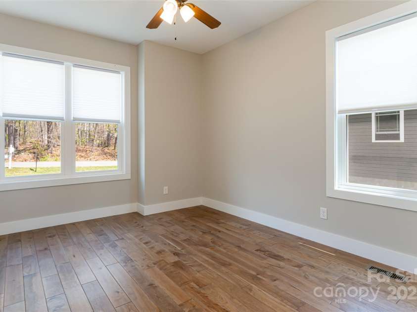 220 Mount Allen Heights, Black Mountain, NC 28711.  MLS# CAR4239586, YatesRealty ID 27857. 