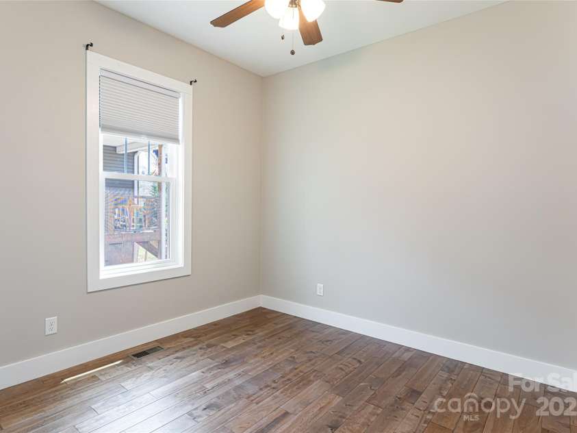 220 Mount Allen Heights, Black Mountain, NC 28711.  MLS# CAR4239586, YatesRealty ID 27857. 