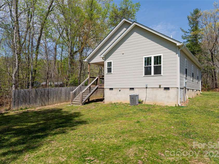 220 Mount Allen Heights, Black Mountain, NC 28711.  MLS# CAR4239586, YatesRealty ID 27857. 