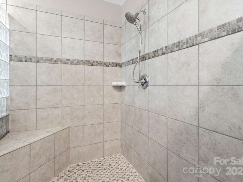 2904 Autumn Harvest Lane, Charlotte, NC 28269.  MLS# CAR4284243, YatesRealty ID 27859. Upgraded Walk In Shower Stall with Bench