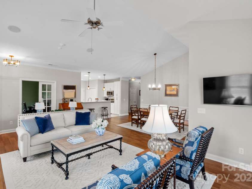 2904 Autumn Harvest Lane, Charlotte, NC 28269.  MLS# CAR4332247, YatesRealty ID 27859. Abundant Natural Light Throughout