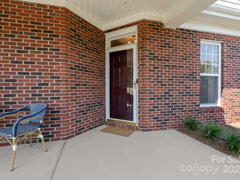 2904 Autumn Harvest Lane, Charlotte, NC 28269.  MLS# CAR4332247, YatesRealty ID 27859. Covered Front Door Entrance 