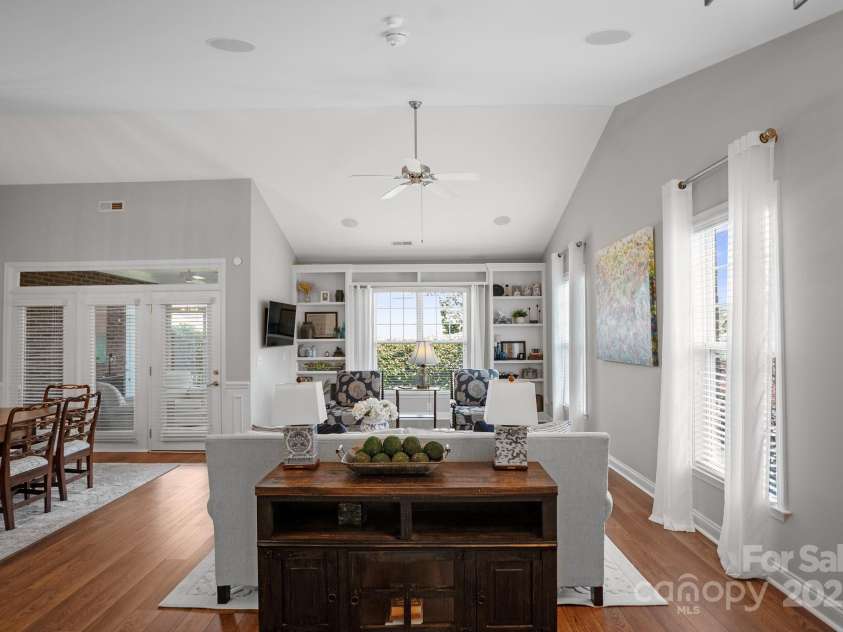 2904 Autumn Harvest Lane, Charlotte, NC 28269.  MLS# CAR4332247, YatesRealty ID 27859. Fresh Wall and Ceiling Paint