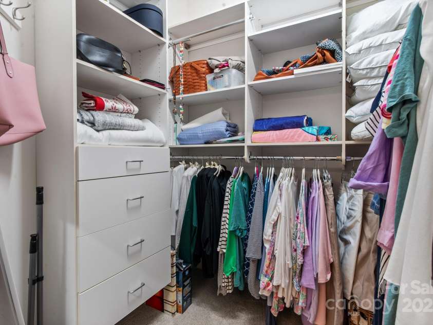 2904 Autumn Harvest Lane, Charlotte, NC 28269.  MLS# CAR4332247, YatesRealty ID 27859. Primary Bedroom Walk In Closet