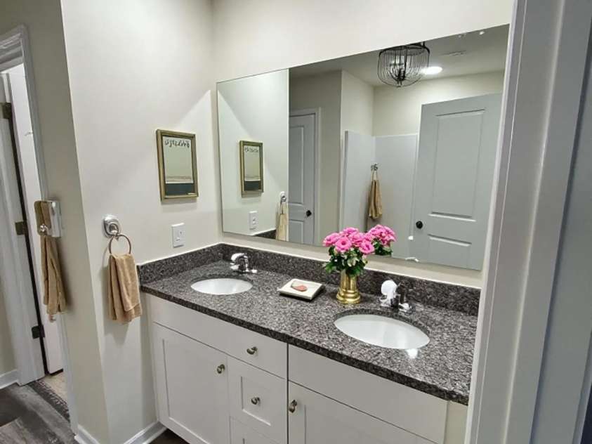 574 30th Avenue Circle, Hickory, NC 28601.  MLS# CAR4327986, YatesRealty ID 2786. 