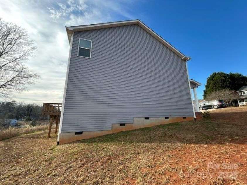 574 30th Avenue Circle, Hickory, NC 28601.  MLS# CAR4327986, YatesRealty ID 2786. 