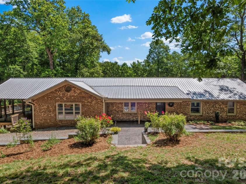 142 Pioneer Road, Harmony, NC 28634.  MLS# CAR4384593, YatesRealty ID 27861. 