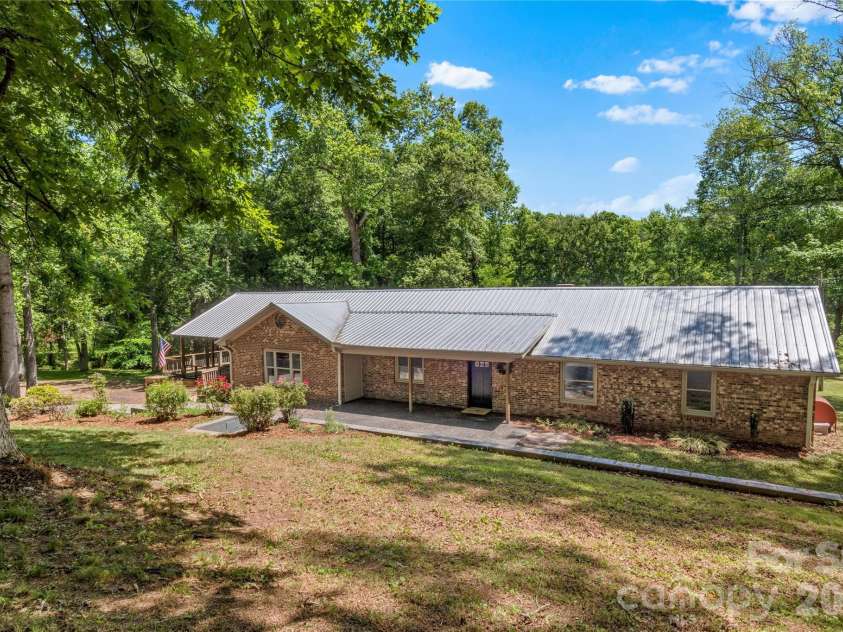 142 Pioneer Road, Harmony, NC 28634.  MLS# CAR4384593, YatesRealty ID 27861. 