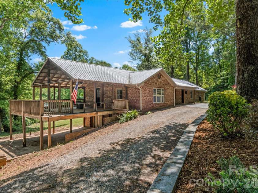 142 Pioneer Road, Harmony, NC 28634.  MLS# CAR4384593, YatesRealty ID 27861. 