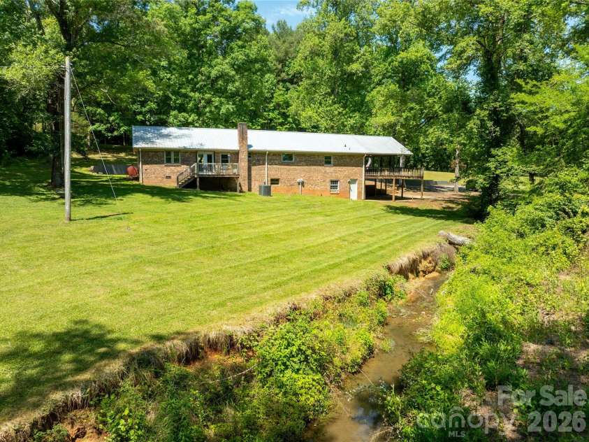 142 Pioneer Road, Harmony, NC 28634.  MLS# CAR4384593, YatesRealty ID 27861. 