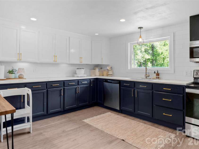 142 Pioneer Road, Harmony, NC 28634.  MLS# CAR4384593, YatesRealty ID 27861. 