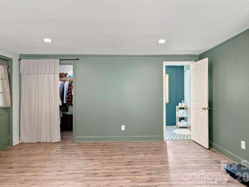 142 Pioneer Road, Harmony, NC 28634.  MLS# CAR4384593, YatesRealty ID 27861. 