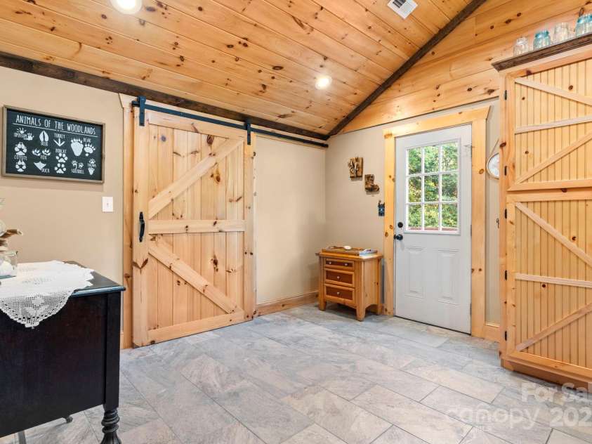 6554 GW Carson Road, Hickory, NC 28602.  MLS# CAR4284315, YatesRealty ID 27862. 