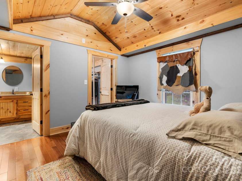 6554 GW Carson Road, Hickory, NC 28602.  MLS# CAR4284315, YatesRealty ID 27862. 