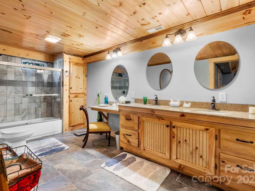 6554 GW Carson Road, Hickory, NC 28602.  MLS# CAR4284315, YatesRealty ID 27862. 