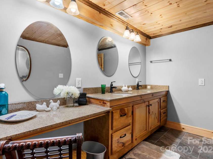 6554 GW Carson Road, Hickory, NC 28602.  MLS# CAR4284315, YatesRealty ID 27862. 