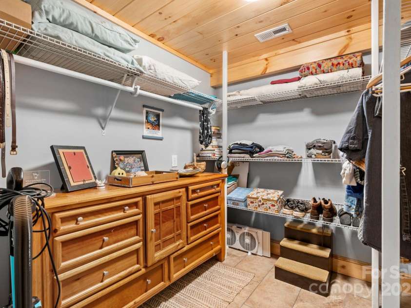 6554 GW Carson Road, Hickory, NC 28602.  MLS# CAR4284315, YatesRealty ID 27862. 