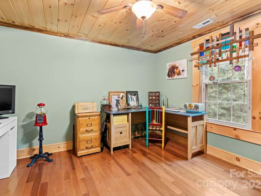 6554 GW Carson Road, Hickory, NC 28602.  MLS# CAR4284315, YatesRealty ID 27862. 