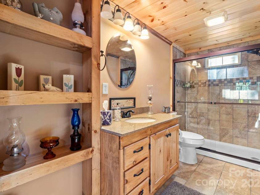 6554 GW Carson Road, Hickory, NC 28602.  MLS# CAR4284315, YatesRealty ID 27862. 