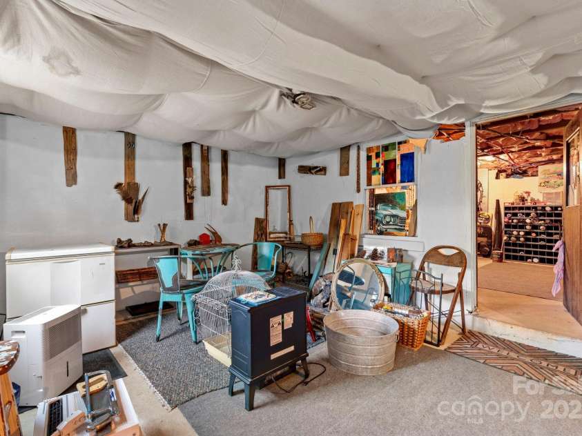 6554 GW Carson Road, Hickory, NC 28602.  MLS# CAR4284315, YatesRealty ID 27862. 