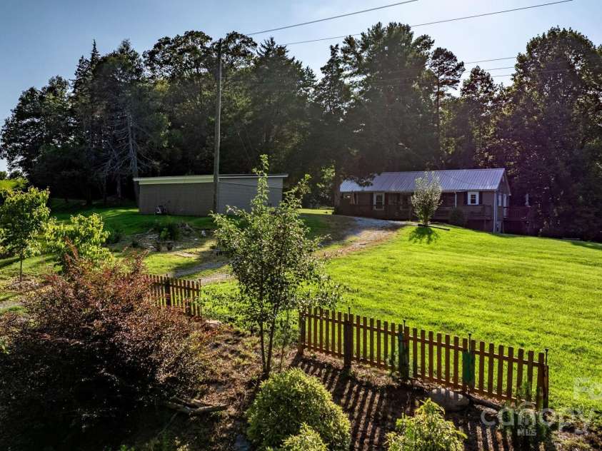 6554 GW Carson Road, Hickory, NC 28602.  MLS# CAR4284315, YatesRealty ID 27862. 