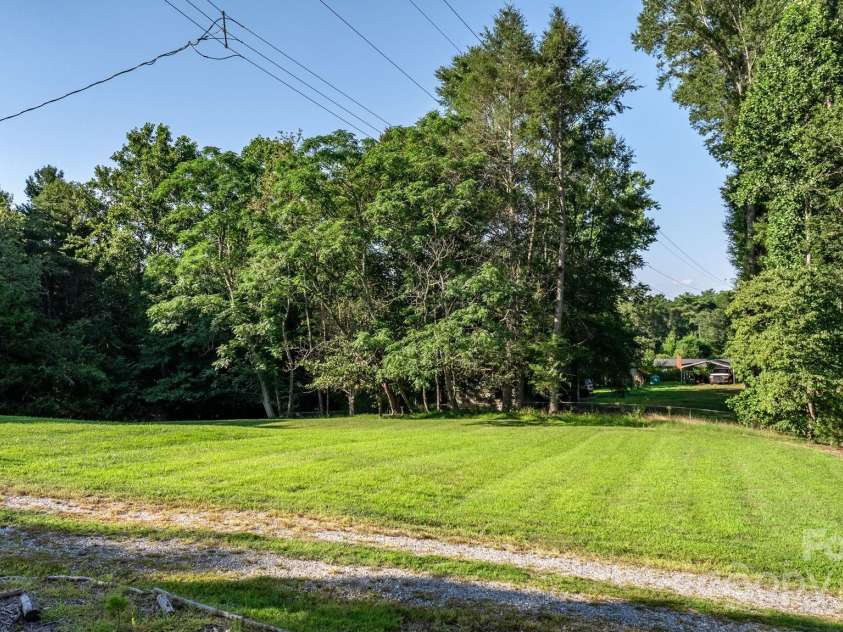 6554 GW Carson Road, Hickory, NC 28602.  MLS# CAR4284315, YatesRealty ID 27862. 