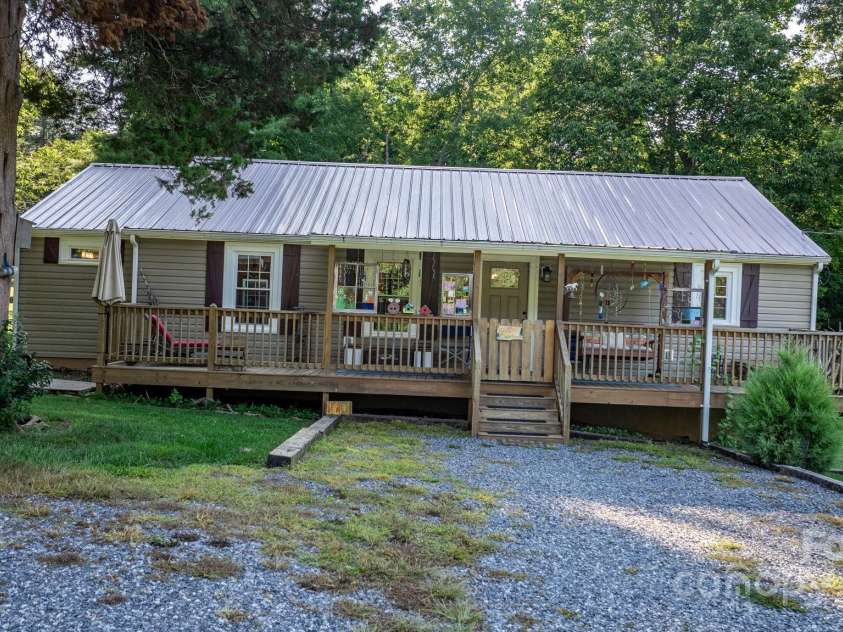 6554 GW Carson Road, Hickory, NC 28602.  MLS# CAR4284315, YatesRealty ID 27862. 