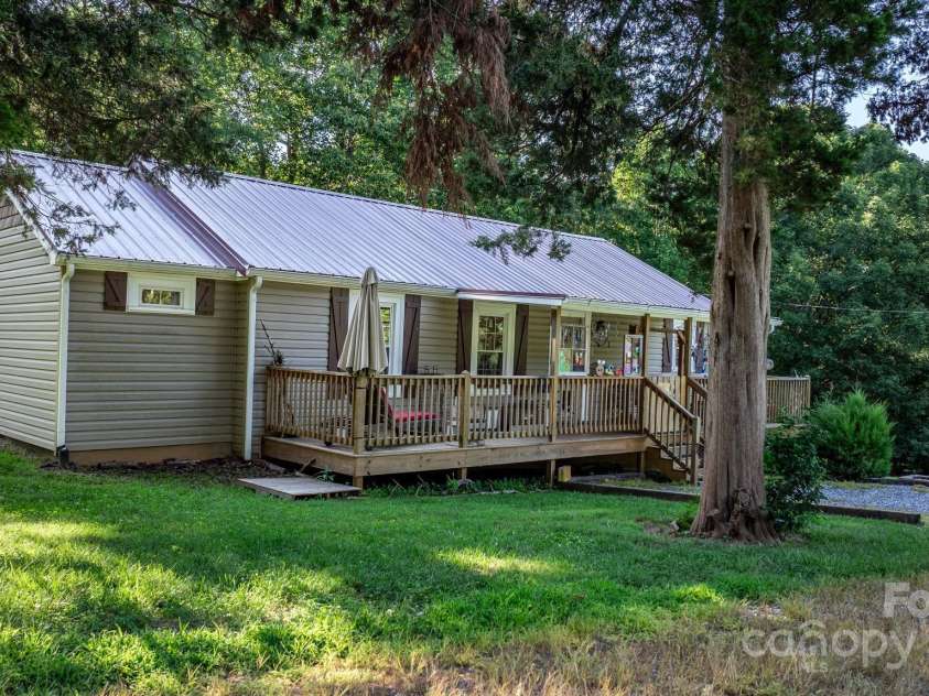 6554 GW Carson Road, Hickory, NC 28602.  MLS# CAR4284315, YatesRealty ID 27862. 