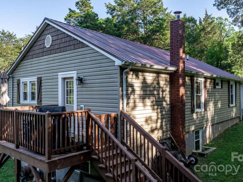 6554 GW Carson Road, Hickory, NC 28602.  MLS# CAR4284315, YatesRealty ID 27862. 