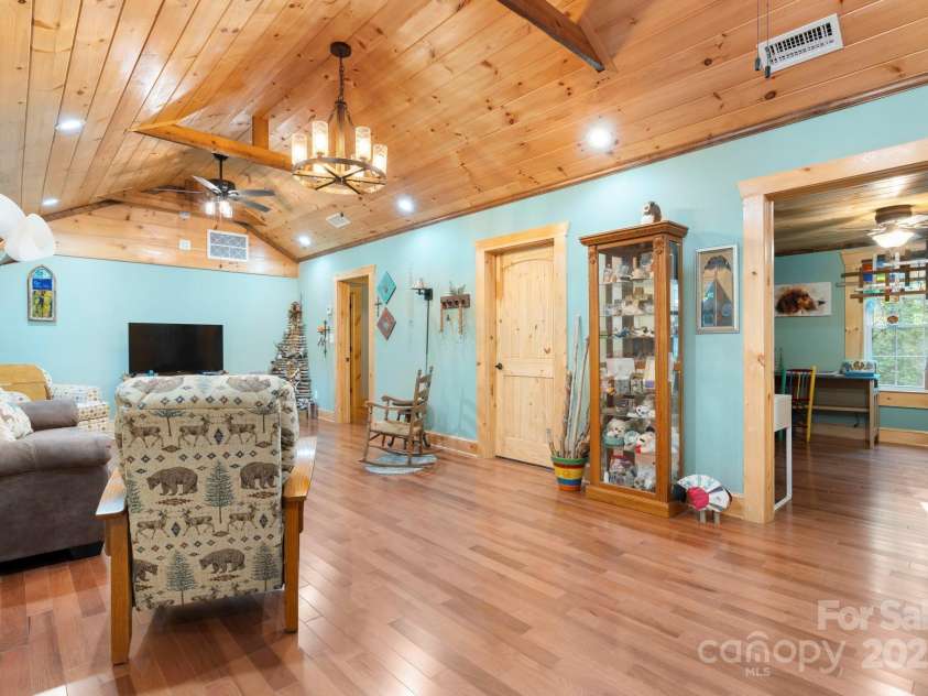 6554 GW Carson Road, Hickory, NC 28602.  MLS# CAR4284315, YatesRealty ID 27862. 