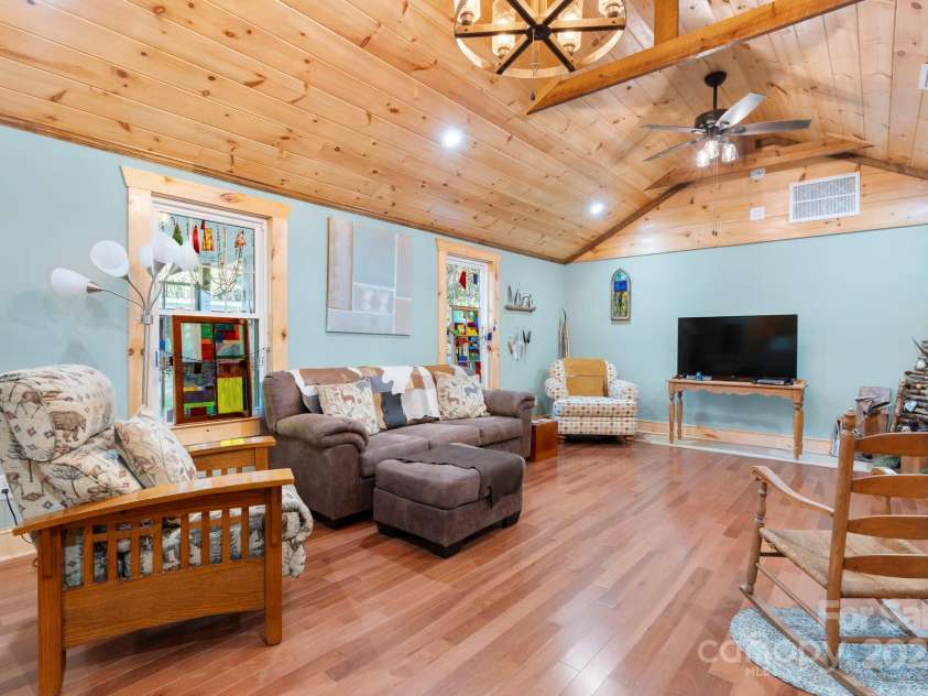 6554 GW Carson Road, Hickory, NC 28602.  MLS# CAR4284315, YatesRealty ID 27862. 