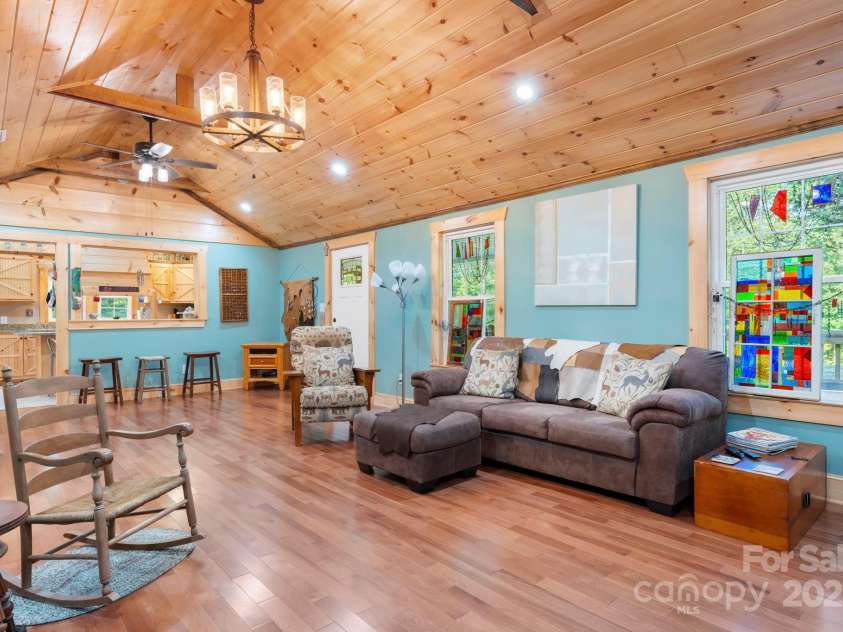 6554 GW Carson Road, Hickory, NC 28602.  MLS# CAR4284315, YatesRealty ID 27862. 