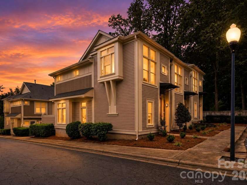 1073 Park West Drive, Charlotte, NC 28209.  MLS# CAR4388315, YatesRealty ID 27863. 