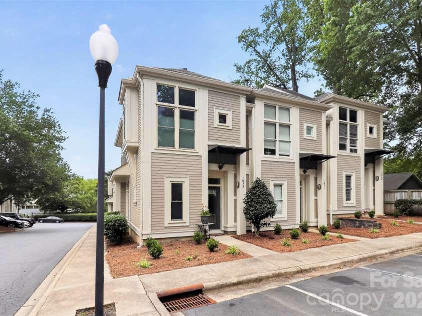 1073 Park West Drive, Charlotte, NC 28209.  MLS# CAR4388315, YatesRealty ID 27863. 