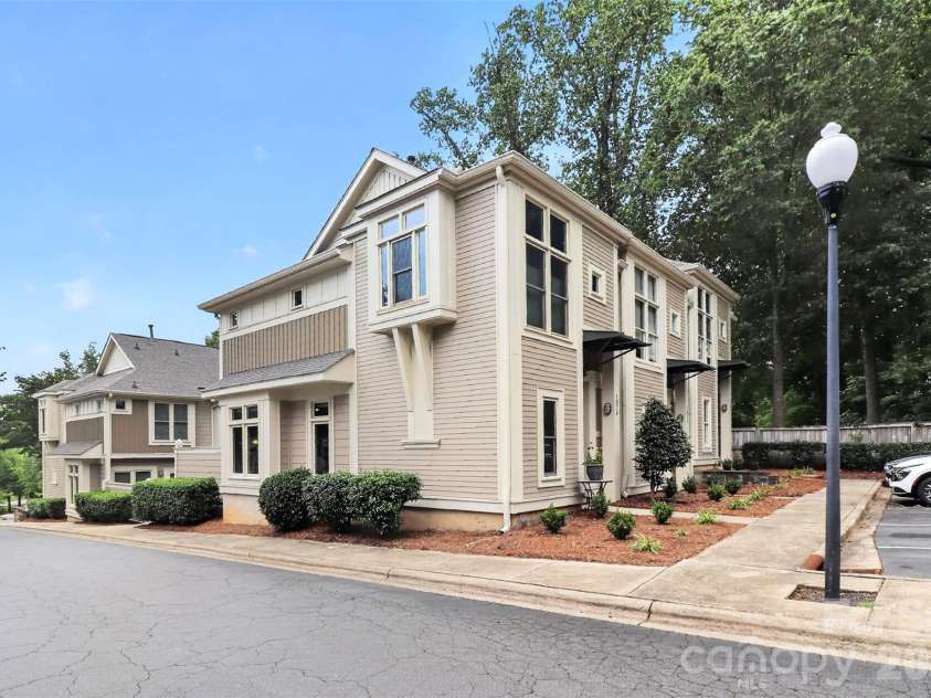 1073 Park West Drive, Charlotte, NC 28209.  MLS# CAR4388315, YatesRealty ID 27863. 