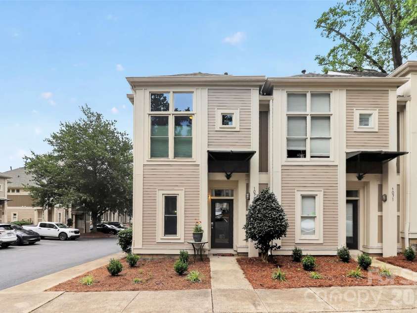 1073 Park West Drive, Charlotte, NC 28209.  MLS# CAR4388315, YatesRealty ID 27863. 