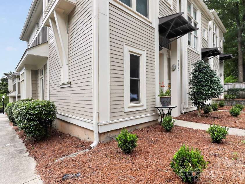 1073 Park West Drive, Charlotte, NC 28209.  MLS# CAR4388315, YatesRealty ID 27863. 