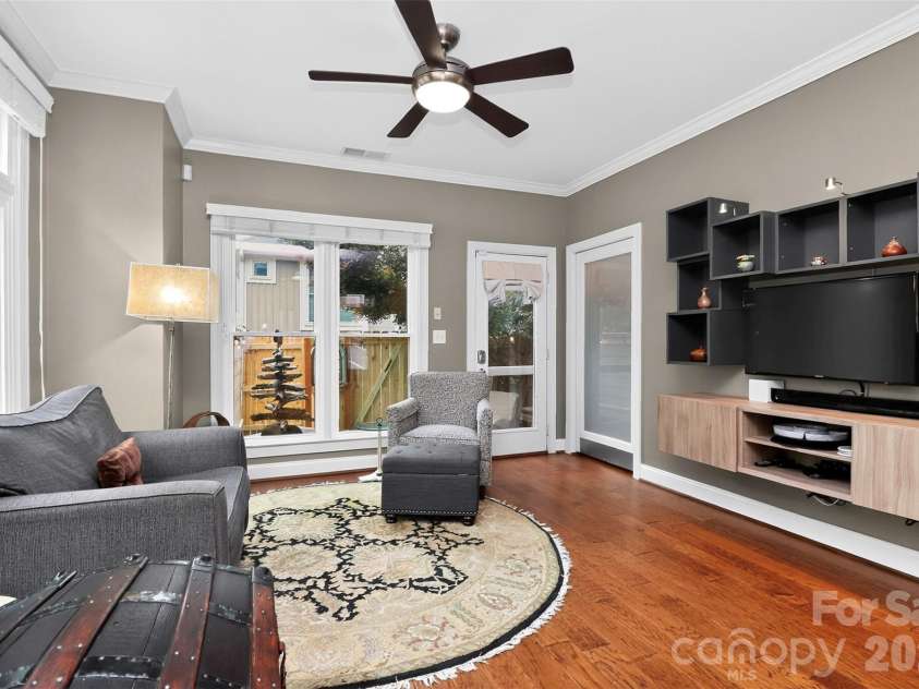 1073 Park West Drive, Charlotte, NC 28209.  MLS# CAR4388315, YatesRealty ID 27863. 
